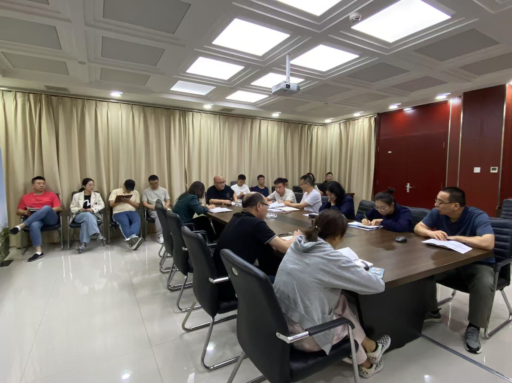 国控硅谷党支部召开专题党课学习会